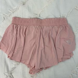 Flowy yoga shorts